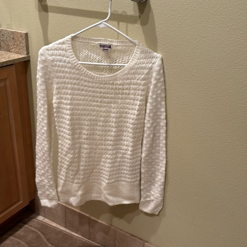 Chelsea 28 woman's white sweater with a cutout in the back - Picture 1 of 9